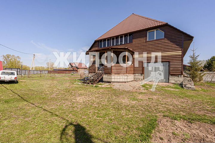 Коттедж 484,3 м² на участке 7,5 сот.