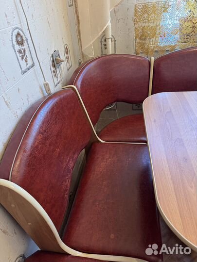 Кухонный уголок со столом и стульями б/у