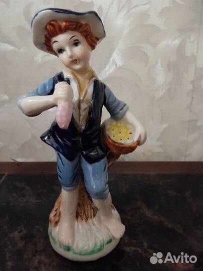Фарфоровые статуэтки