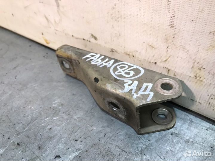 Кронштейн кпп задний Skoda Fabia 2 CGP 2012