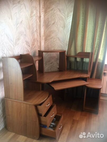 Продам компьютерный стол