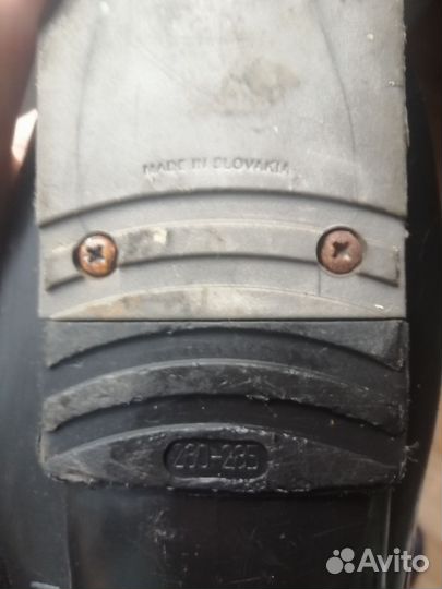 Горнолыжные ботинки и лыжи