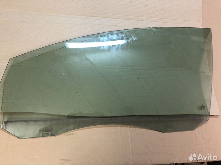 Стекло передней левой двери VW Golf Plus
