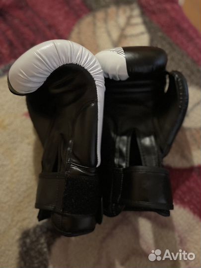 Боксерские перчатки 10 oz