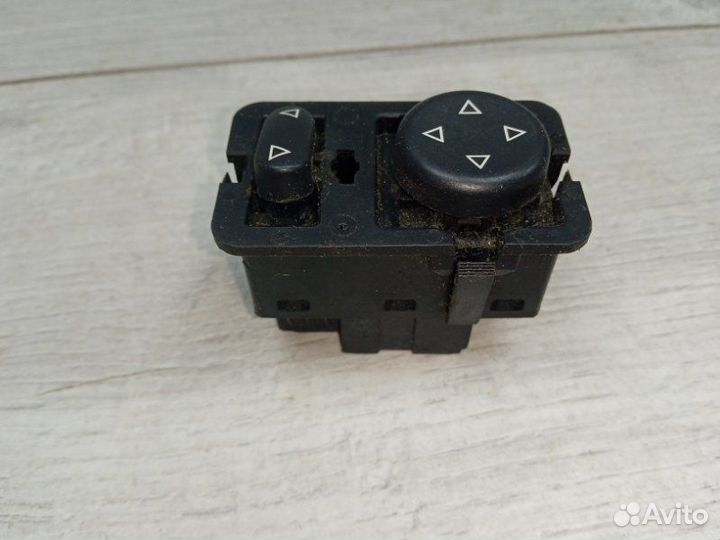 Кнопка управления зеркалами Peugeot 406 1.8 1997