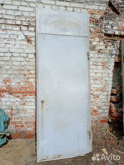 Металлическая дверь б/у с фрамугой