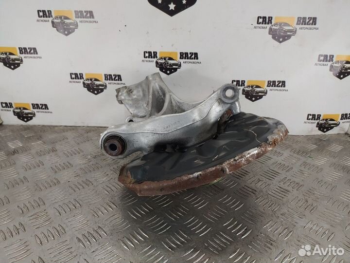 Кулак задний правый R Audi Q3, Volkswagen Tiguan