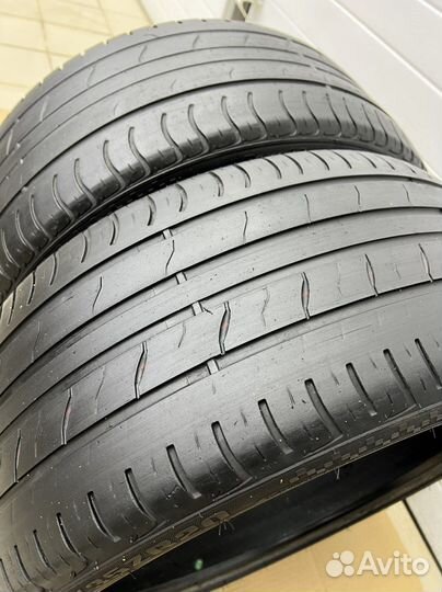 Royal Black Royal Performance 255/35 R20