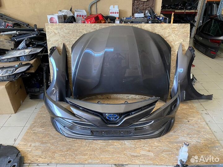 Передняя часть авто Тойота Камри 70