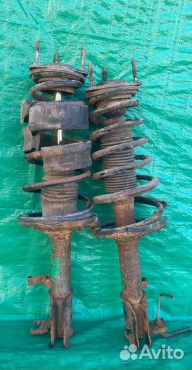 Задние стойки Hyundai Accent II