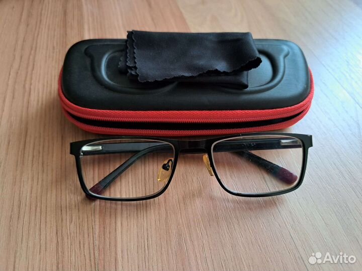 Очки детские с футляром
