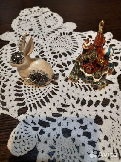 Шкатулки металлические, со стразами