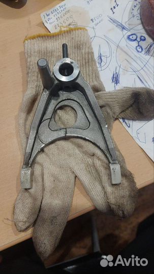 Вилка пятой передачи МКПП Renault Logan