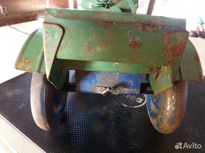 Детская игрушка трактор 50х. годов