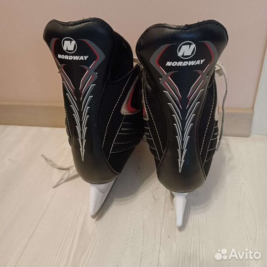 Коньки хоккейные