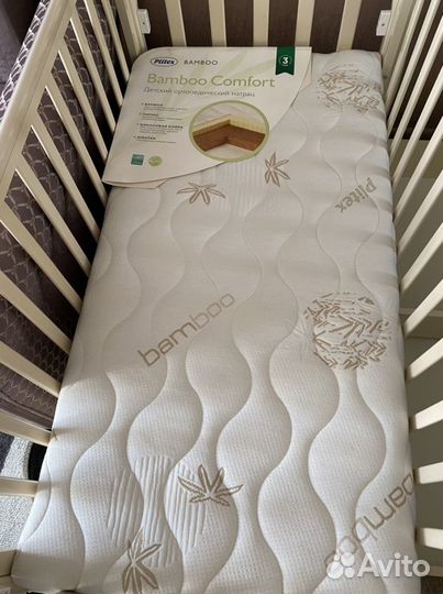 Детская кроватка с маятником