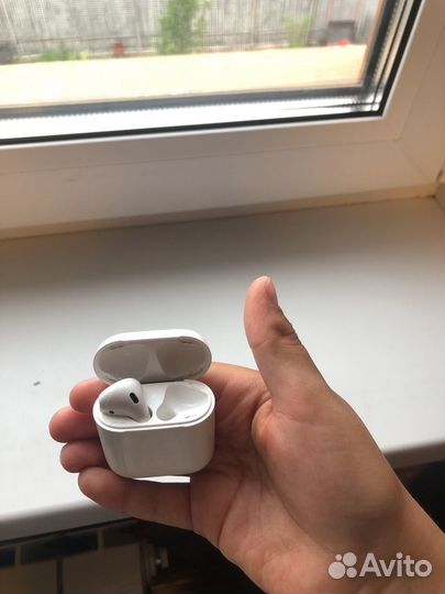 Продам кейс и левый наушник airpods 1(ориг)