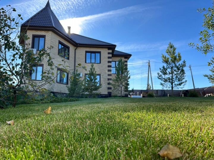 Коттедж 233,7 м² на участке 12,5 сот.