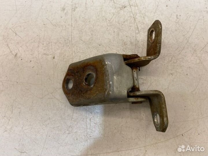 Петля двери передняя левая Mazda 6 седан GG 2.0