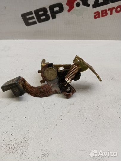 Ручка открывания бензобака Geely Mk Cross хетчбек