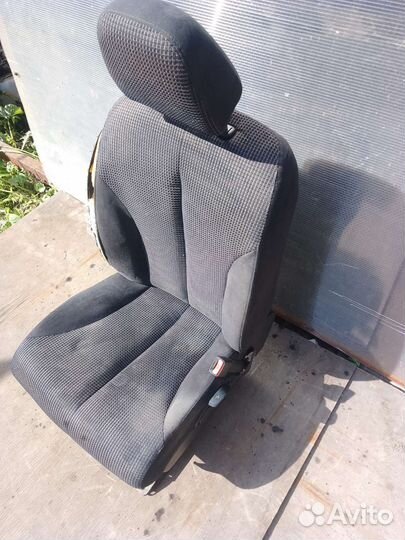 Сиденье переднее правое Nissan Tiida C11