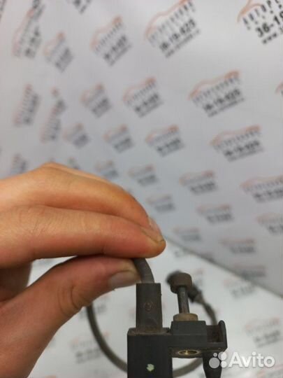 Датчик положения коленвала Volkswagen Golf V AXW