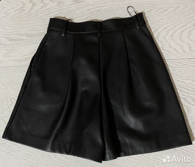Кожаные шорты