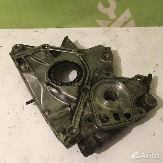 Крышка двигателя передняя Тойота Карина Е