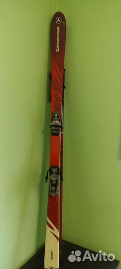 Горные лыжи, палки, шлем, ботинки