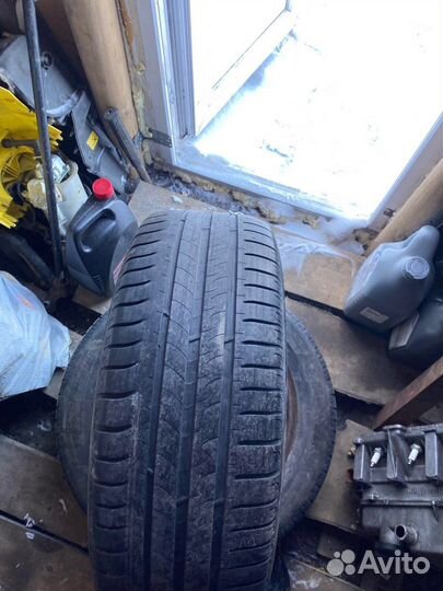 Две покрышки