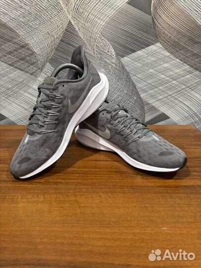 Кроссовки Nike zoom vomero 14 размер 42