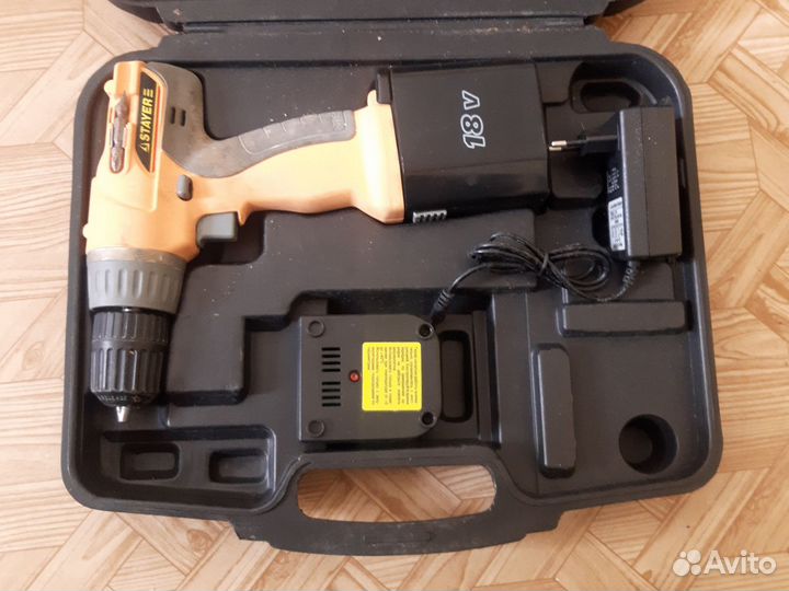 Шуруповерт с кейсом на запчасти