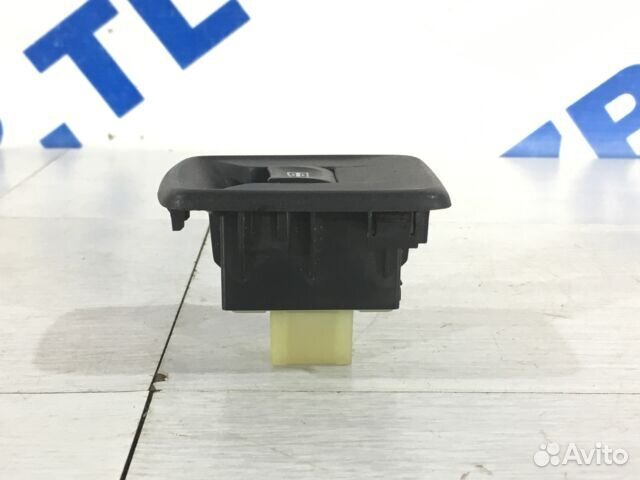 Кнопка стеклоподъемника передняя renault sandero 2