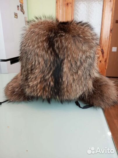 Шапка из меха енота