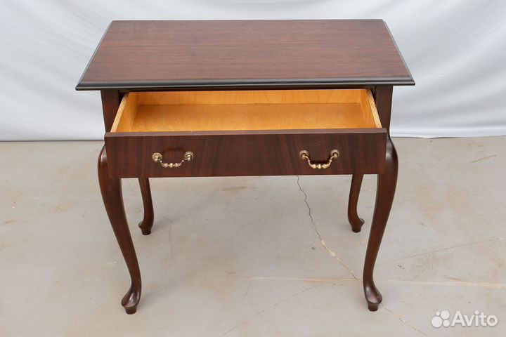 Старинный дамский столик сервант