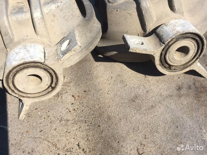 Кронштейн опоры амортизатора задний Ауди Q-7