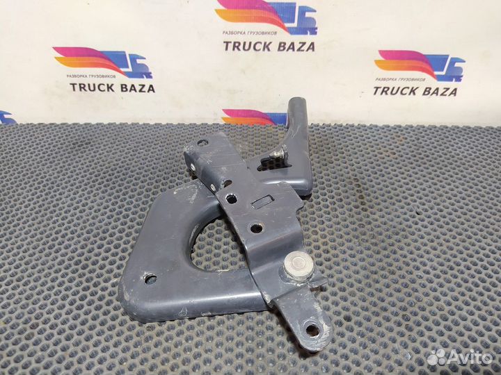 Петля подножки обслуживания правая Volvo FH