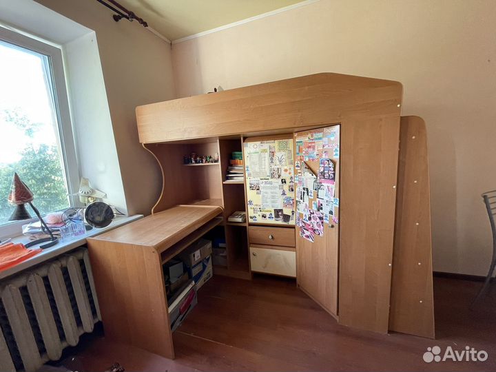 Детская кровать чердак со столом и шкафом