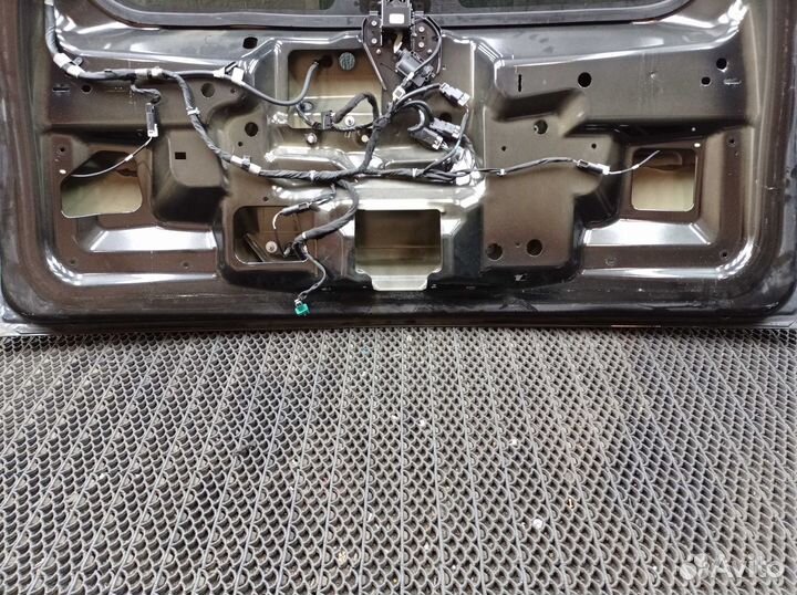 Крышка багажника GMC Yukon