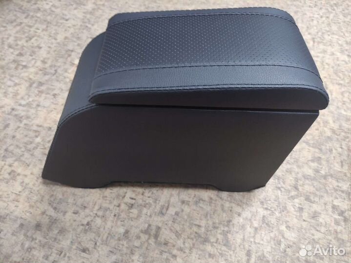 Подлокотник VW Polo 1 2010-2020