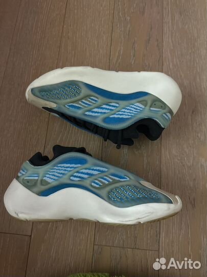 Кроссовки adidas yeezy boost 700