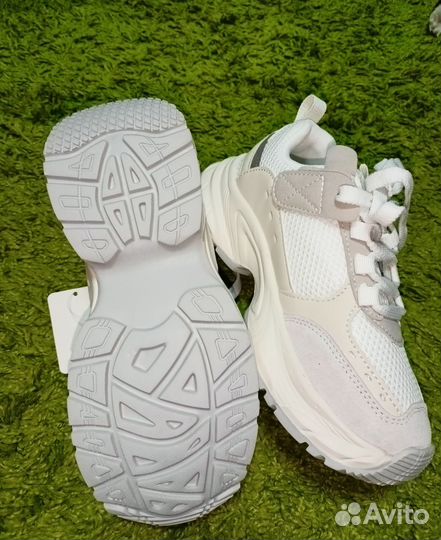 Кроссовки женские