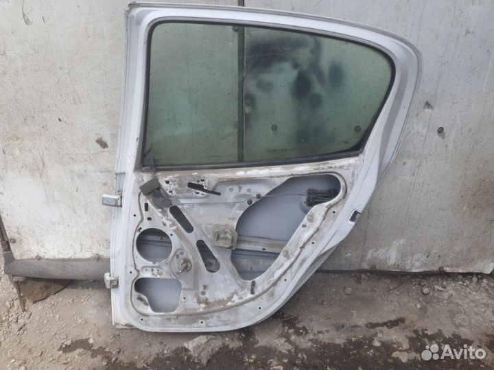 Дверь задняя правая Peugeot 206