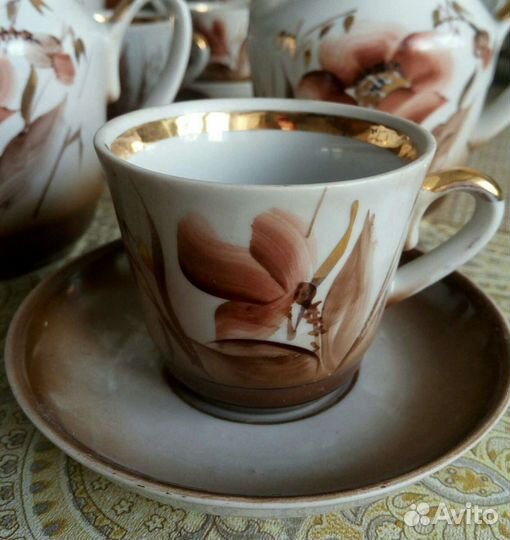 Фарфоровый старинный сервиз на 12 персон