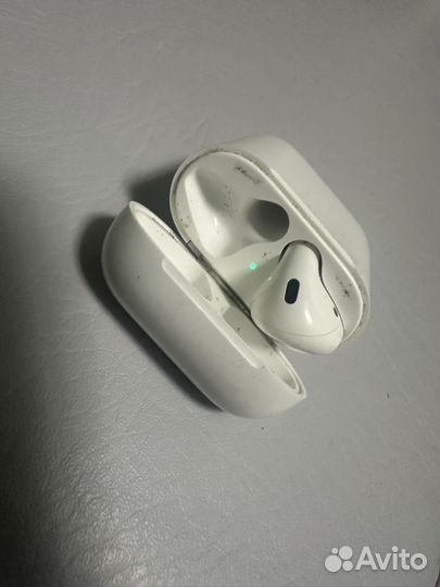 Наушник Apple AirPods 1 левый с кейсом