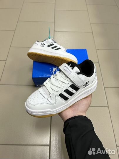 Кроссовки adidas Forum low (36-40) белые