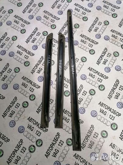 Молдинг двери Фольксваген Гольф 5