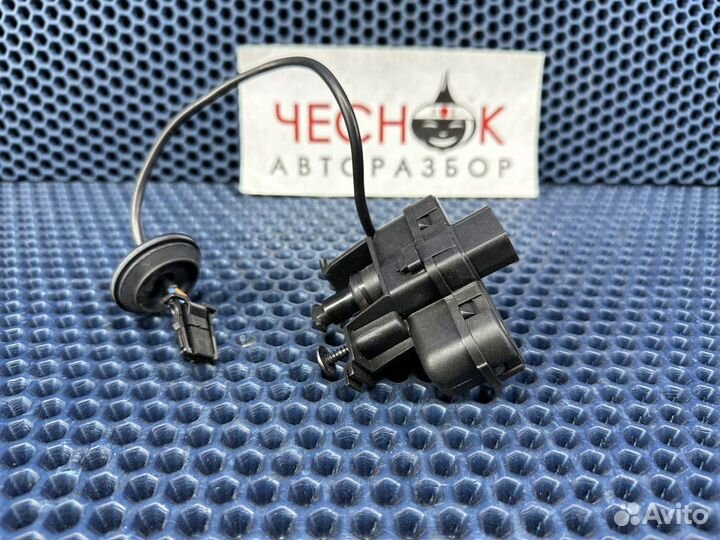 Моторчик лючка бензобака VW Tiguan/Тигуан