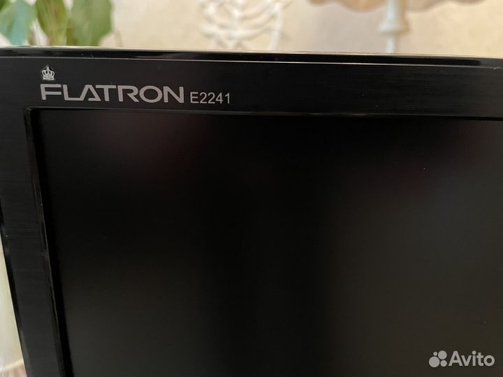 LED Монитор LG flatron E2241S-BN