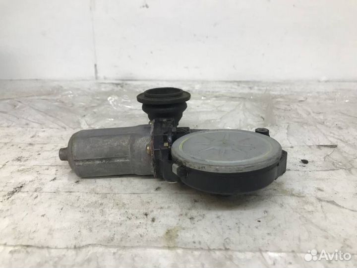 Моторчик заднего левого стеклоподъемника